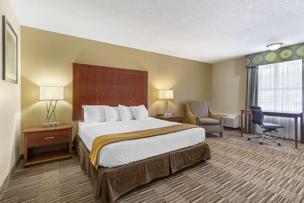 Best Western Sunday House Inn Kerrville Habitación foto