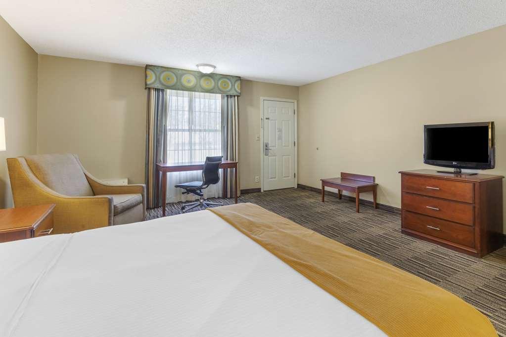 Best Western Sunday House Inn Kerrville Habitación foto